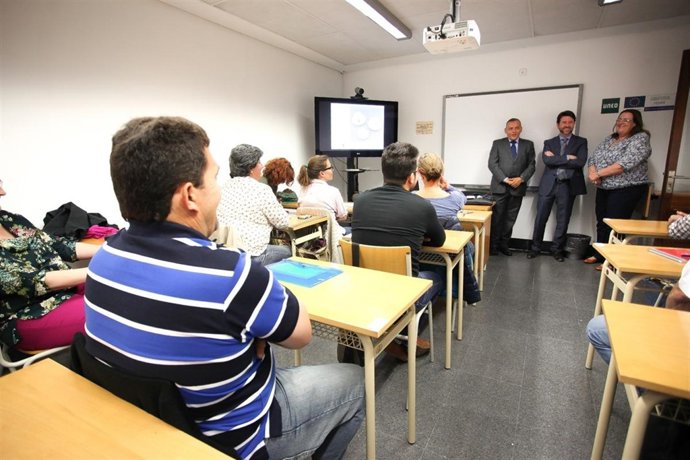 Inauguración del coworking sobre artesanía en la UNED