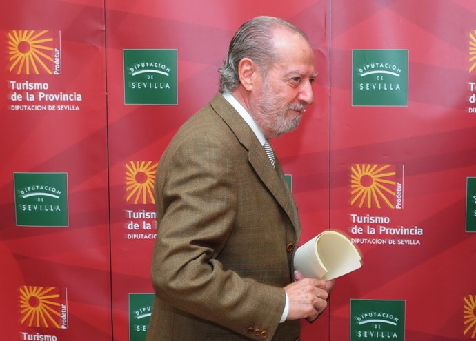 El presidente de la Diputación de Sevilla, Fernando Rodríguez Villalobos 