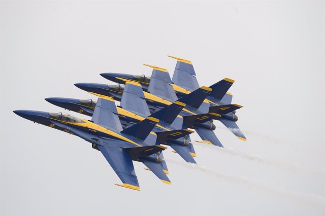 El escuadrón estadounidense 'Blue Angels' durante una demostración