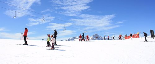 Esquiadores en una de las estaciones de Aramón