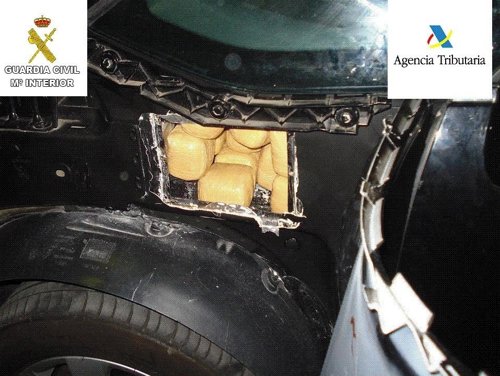 Droga incautada oculta en un vehículo en el puerto de Melilla
