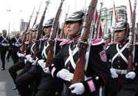 Militares bolivianos amenazan con inmolarse si no les atienden