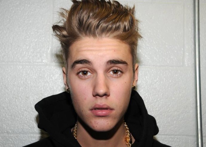 JUSTIN BIEBER