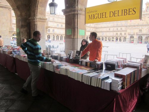 Día del Libro en la Plaza Mayor de Salamanca.