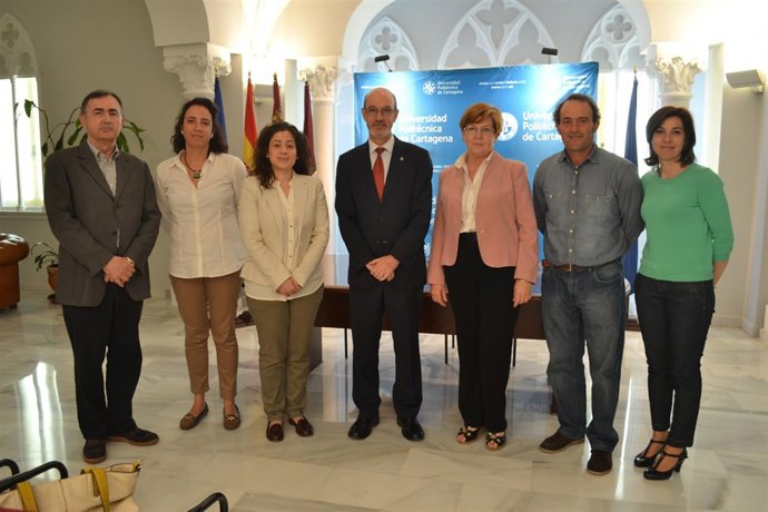 Imagen tras la firma del acuerdo