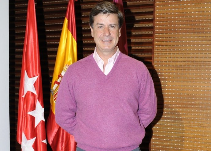 CAYETANO MARTINEZ DE IRUJO EN LA PRESENTACION