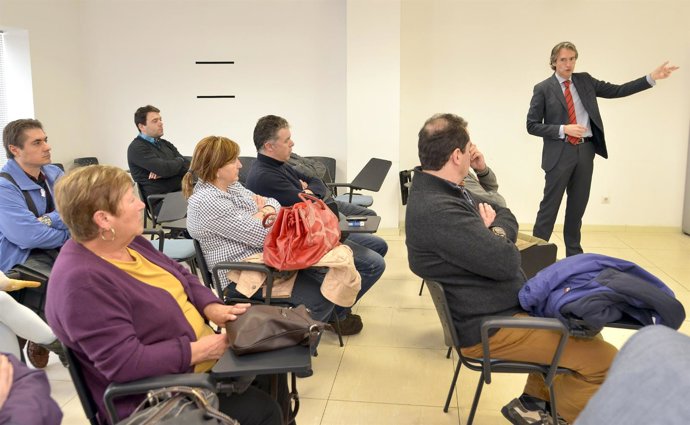 Reunión del alcalde con los comerciantes