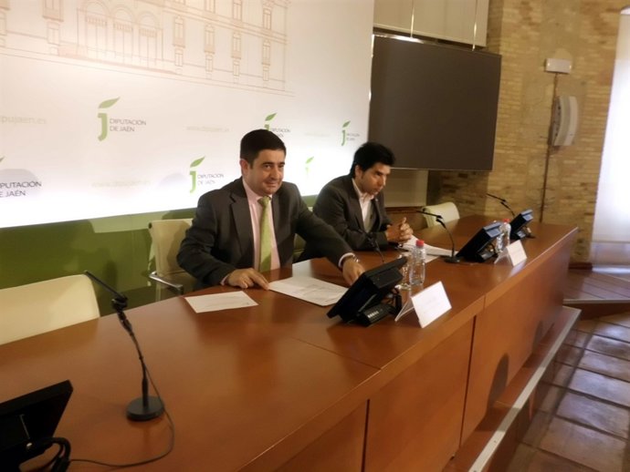 Reyes y Carrillo presentan el programa de Círculo Ánimas, que apoya Diputación.