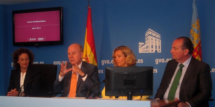 El conseller Máximo Buch durante la rueda de prensa sobre la red exterior.