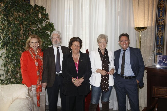 Barberá con los responsables del Círculo de Bellas Artes y la edil de Cultura   