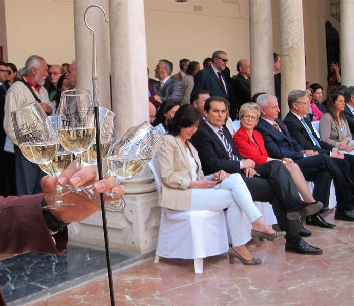 Ceballos, junto a Nieto y Víboras (al fondo) en uno de los actos de la Cata