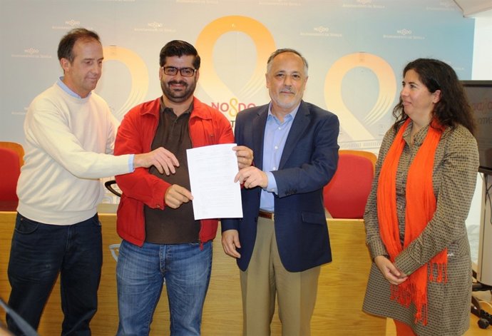 García con los colectivos.