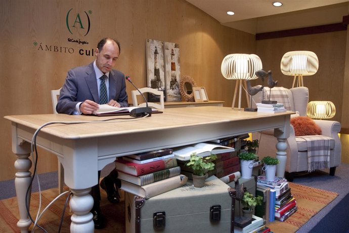 El presidente de Cantabria en la lectura pública del Corte Inglés