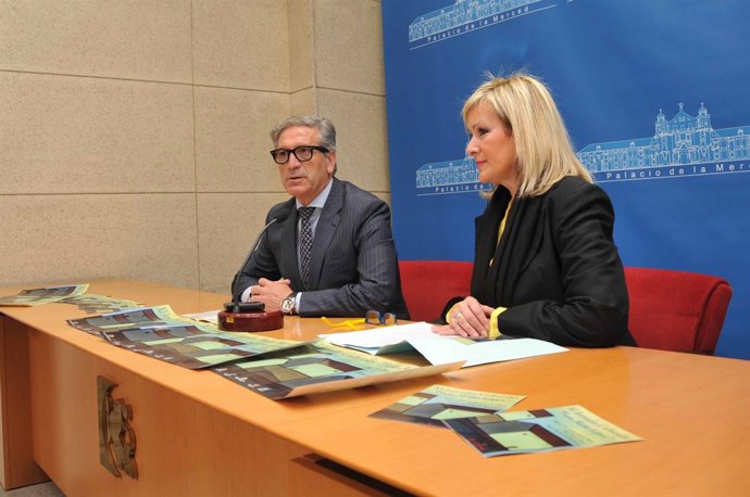 Antonio Pineda y Elena Alba Castro en la rueda de prensa