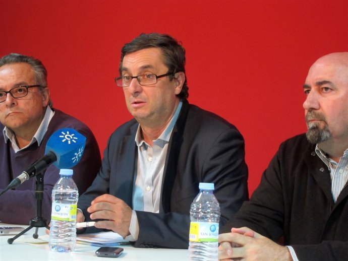José Luis Centella (IU), entre los secretarios de CCOO y UGT en Jaén.