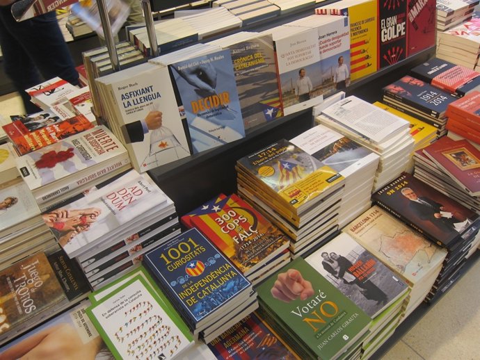 Libros de Sant Jordi sobre política y la consulta soberanista.
