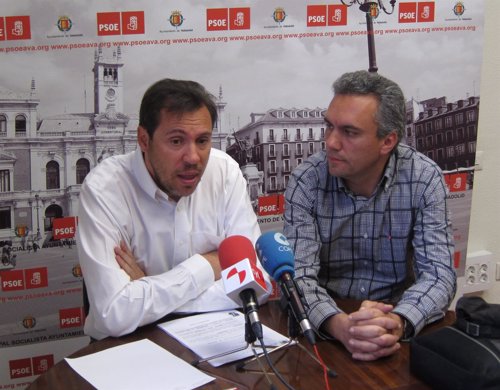 Los concejales socialistas Óscar Puente y Javier Izquierdo