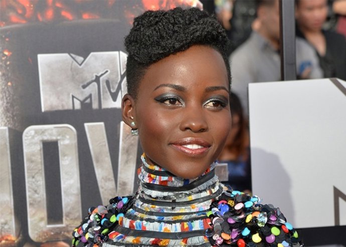 LA OSCARIZADA Lupita NyongO LA MUJER MAS BELLA DEL MUNDO SEGUN REVISTA PEOPLE