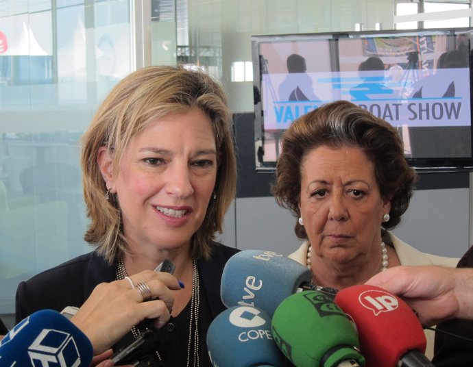 Sánchez de León y Barberá atendiendo a los periodistas
