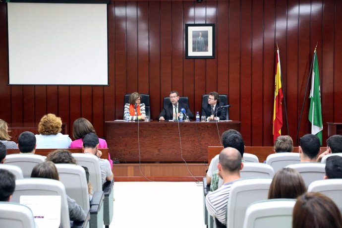 Manuel Gracia da una conferencia en la Facultad de Derecho de la UMA