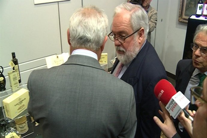 Cañete afirma que habrá un debate con Valenciano