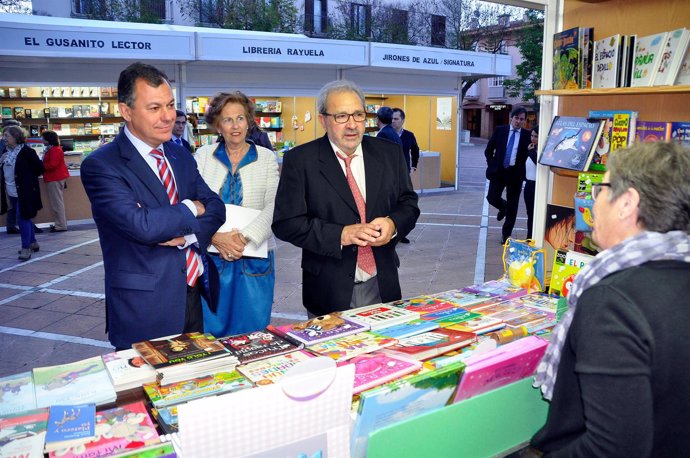 José Luis Sanz y Antonio García Barbeito en la Feria del Libro de Tomares