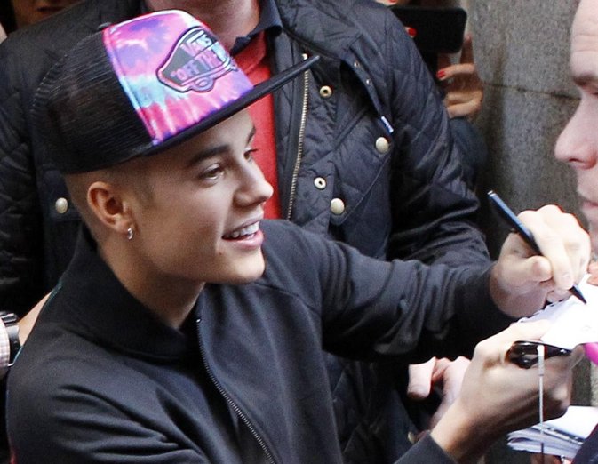 Justin Bieber es detenido en el aeropuerto de Los Ángeles