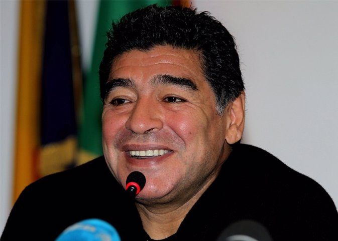 Maradona no sólo rompe con su novia, sino que la denuncia pro robo
