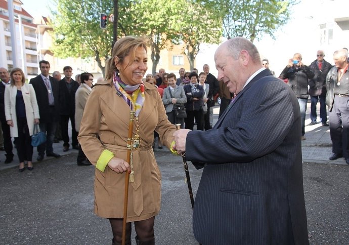 Intercambio de los bastones de mando entre los alcaldes de Zamora y La Hiniesta