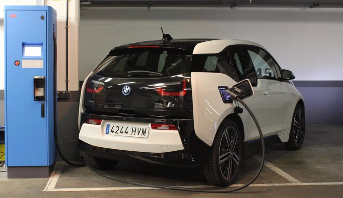 Punto de recarga eléctrica de BMW Ibérica en Madrid