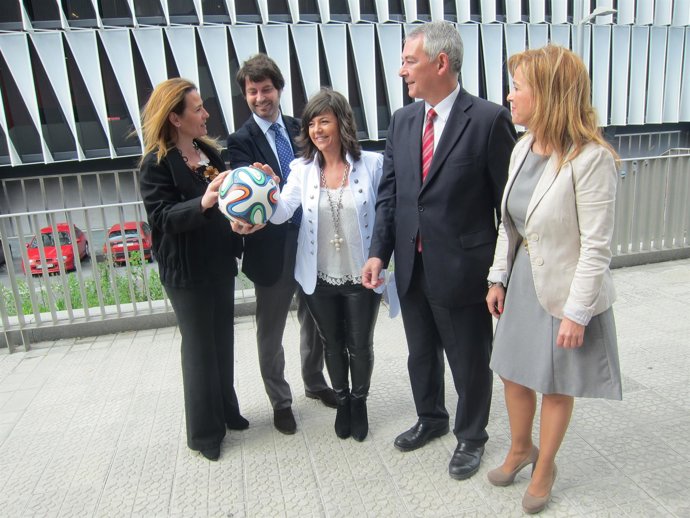 Antón Damborenea, Nerea Llanos y otros representantes de PP