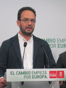 Antonio Hernando en rueda de prensa