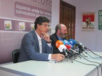 La Junta analizará "con sensibilidad" el caso de la familia que vive frente al pederasta de su hija