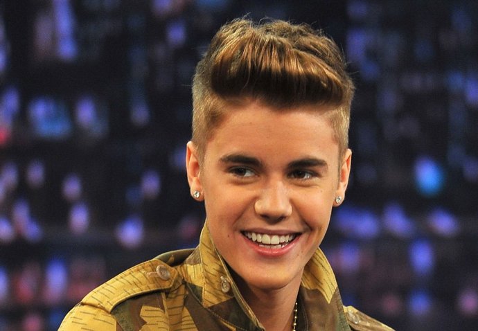 Los incondicionales fans de Justin Bieber celebran el tercer aniversario 