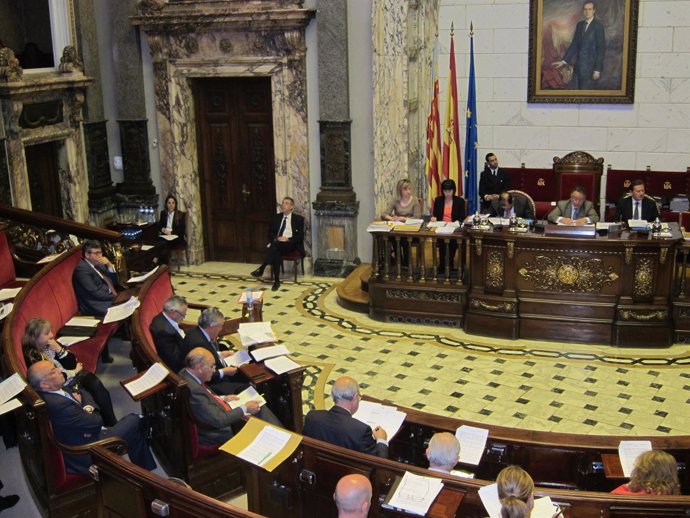 Pleno del Ayuntamiento de Valencia con Grau en la presidencia