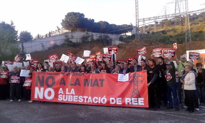 Manifestación contra la MAT en Santa Coloma de Gramenet