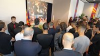 Futbol.- El primer equip del FC Barcelona ret homenatge a Tito Vilanova