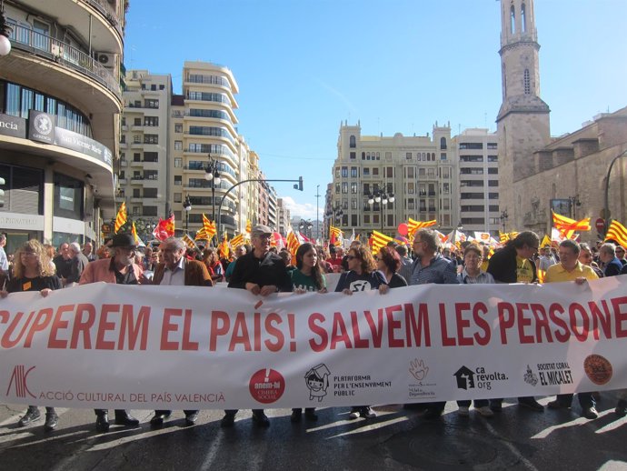 Cabecera de la manifestación del 25 d'Abril en Valencia