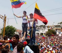 Corina Machado insta a los venezolanos a seguir saliendo a la calle