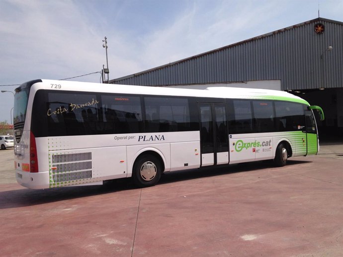 Vehículo de la línea Bus exprés que conectará Tarragona y Valls