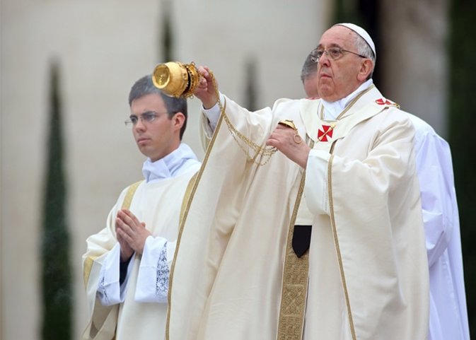 Multitudinaria canonización de papas con el papa Francisco