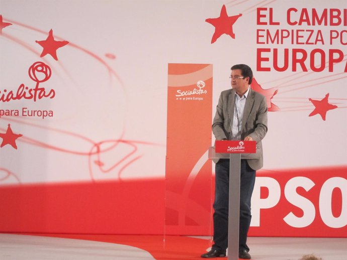 El secretario de Organización del PSOE, Óscar López, en Santander