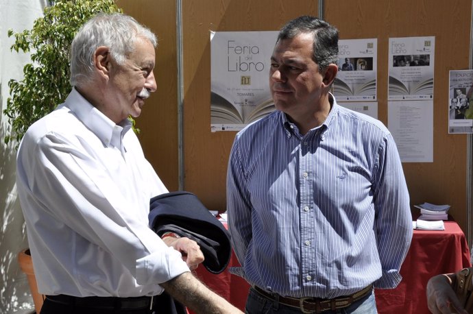 Mendoza con el alcalde de Tomares