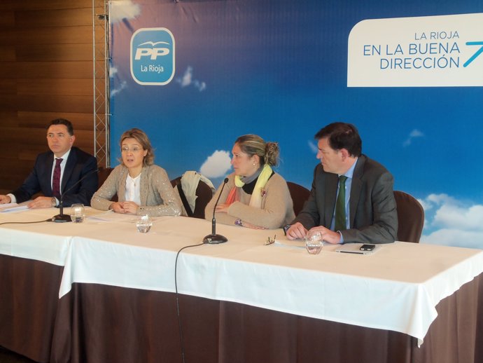 García Tejerina y miembros del PP riojano en rueda de prensa