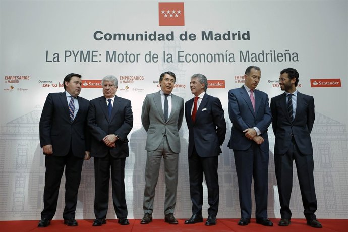 Ignacio González con Banco Santander y Arturo Fernández