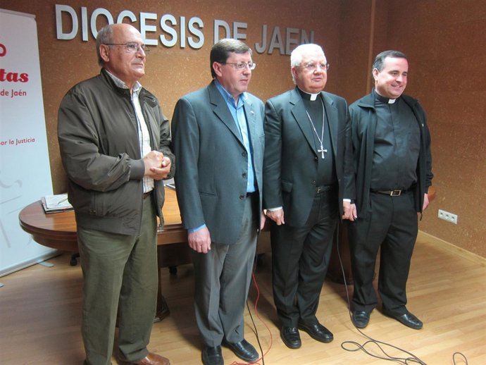 López Sidro, Raya, Del Hoyo y Garrido presentan la Fundación de Cáritas Jaén.