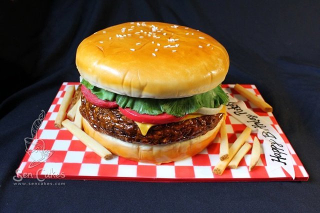 Tarta de hamburguesa con queso y patatas