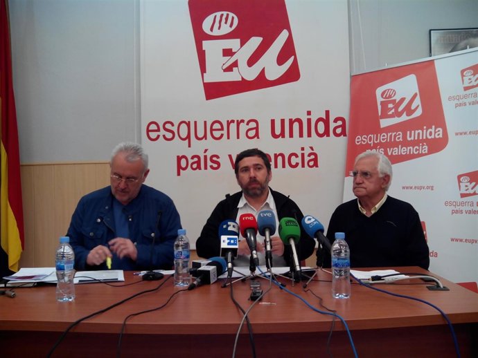 Cayo Lara, Javier Couso y Fernández Cabello, en Alicante