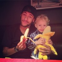 Neymar emula a Alves con el plátano: "Somos todos monos"
