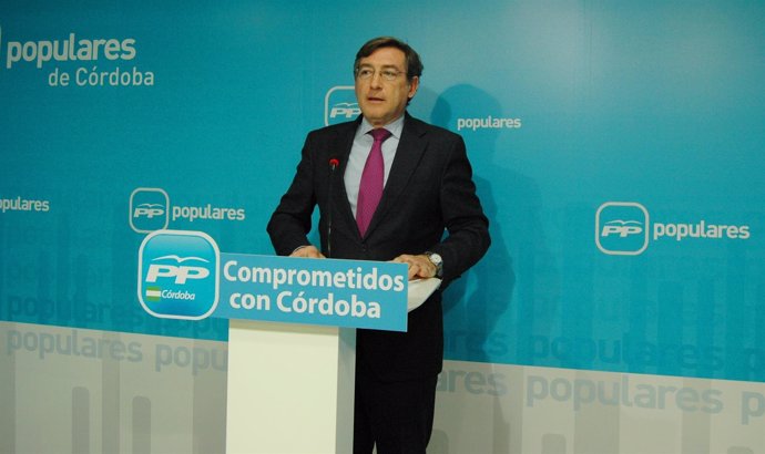 El popular Rafael Carmona en la sede del PP de Córdoba